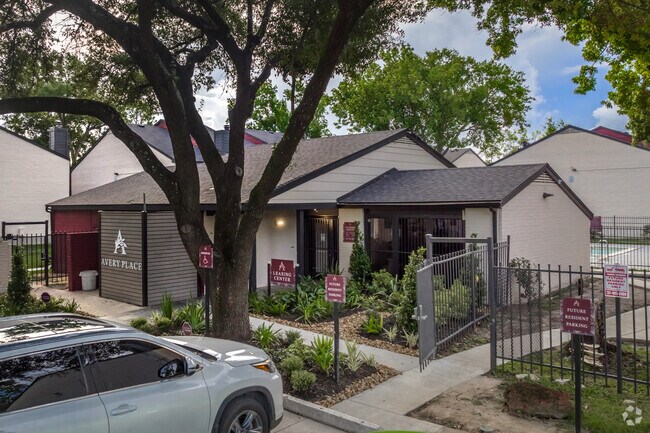 Leasing Office - Avery Place