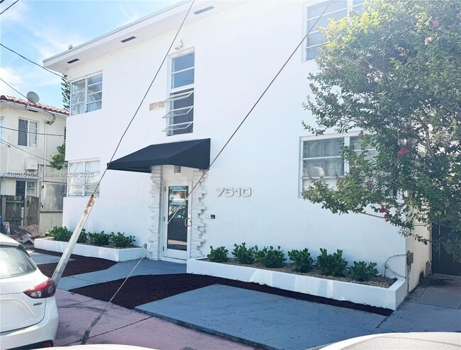 Building Photo - 7510 Byron Ave Unit 4 Rental