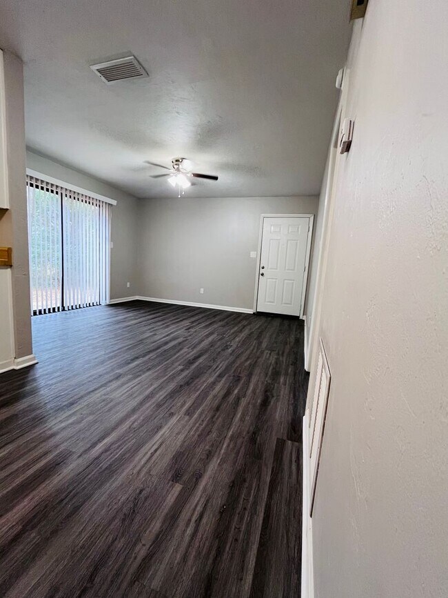 Photo - 3207 Jim Lee Rd Unit Apt D