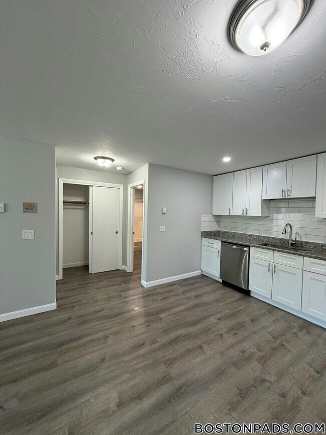 437 Sunderland Rd Unidad J