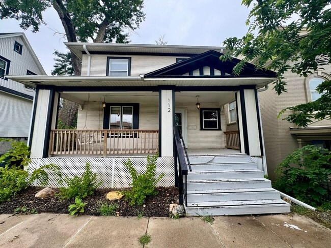 Building Photo - Spacious 5-Bedroom, 2-Bath Home with Classic Character
