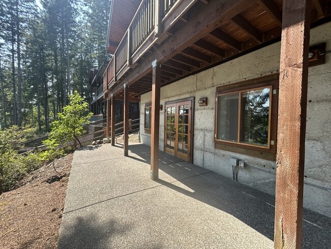 Photo - 1901 E Trails End Dr