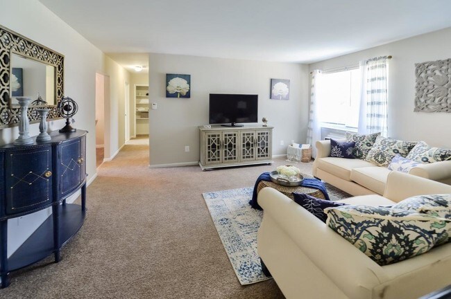 Roberts Mill Apartments and Townhomes