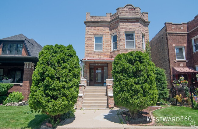 Building Photo - 4018 W Oakdale Ave Unit 2 Rental