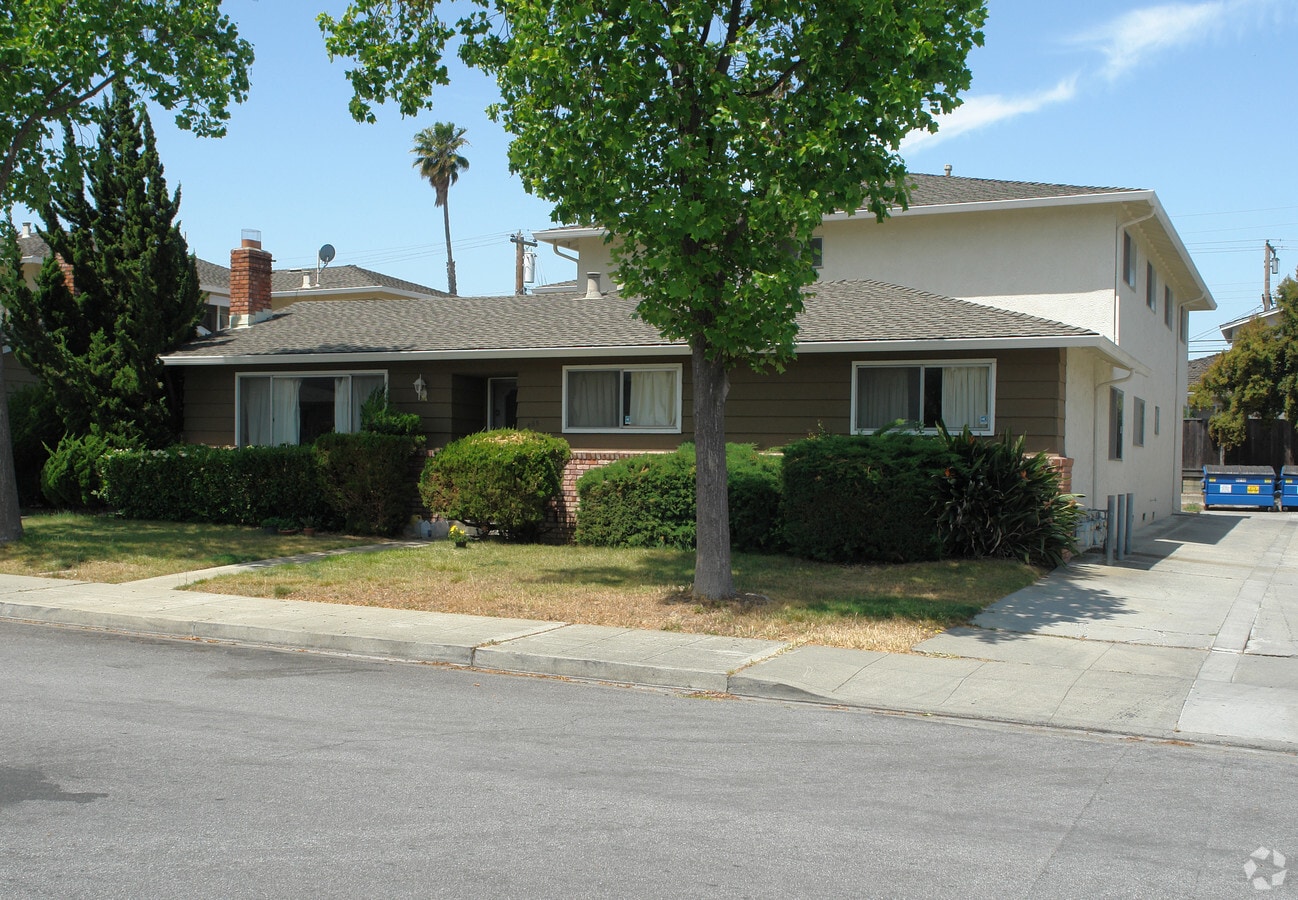 Photo - 455 Firloch Ave