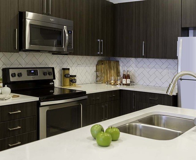 Elegant Backsplashes In Kitchen - Parc West Apartments
