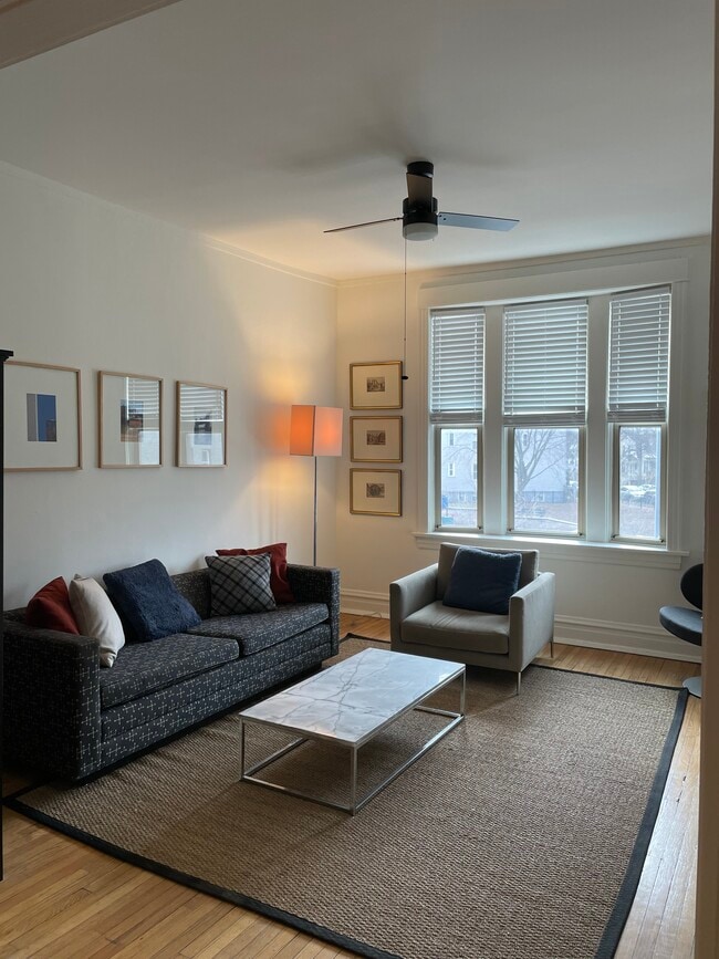 Building Photo - 3489 N Elston Ave Unit 2