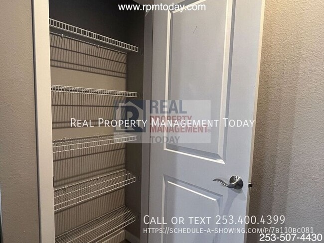 Photo - 1541 Amethyst St SE