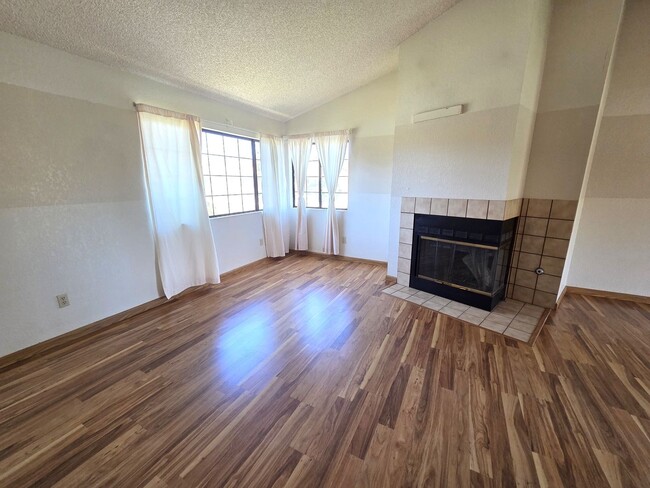 Photo - 550 Black Oak Ave