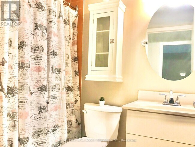 Photo - 415 Jarvis St