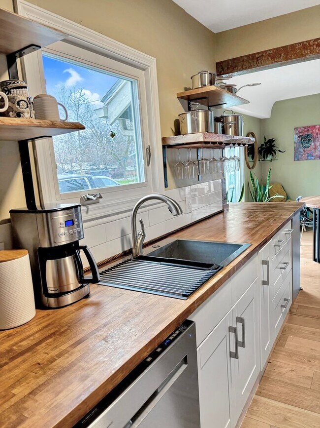 Photo - Dog-Friendly Fully Furnished 3-Bedroom Boise Rental Near St. Luke’s, Boise River Greenbelt, Parks...