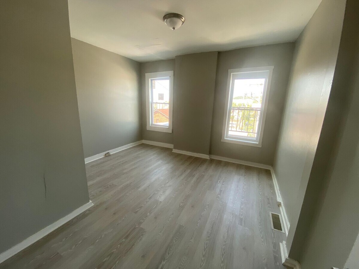 Photo - 1432 N Fulton Ave Unit 1