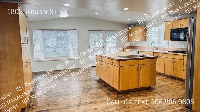 Photo - 1805 Joslyn St