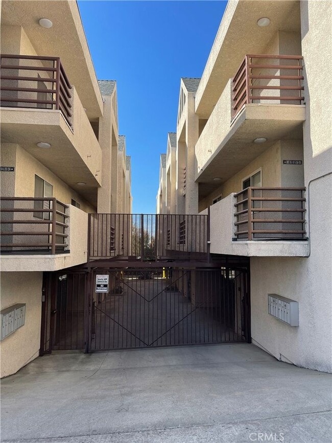 Building Photo - 10115 Pinewood Ave Unit 102-102 Rental