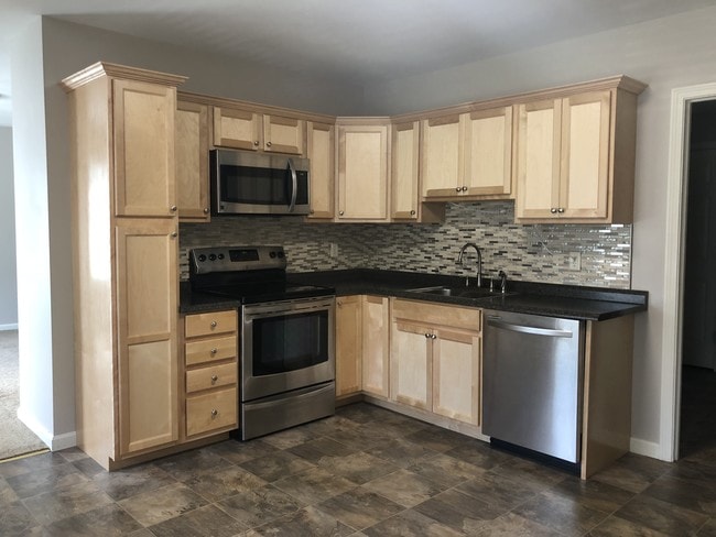 Kitchen - 99 Orleans St Apartments
