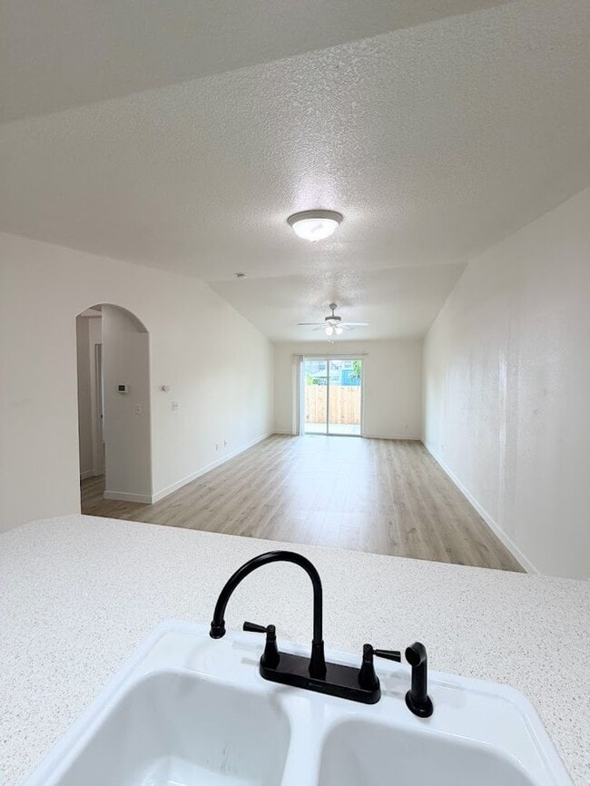 Photo - Fontana Duplexes Unit 4981