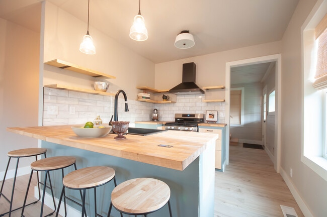 Photo - 645 2nd St W