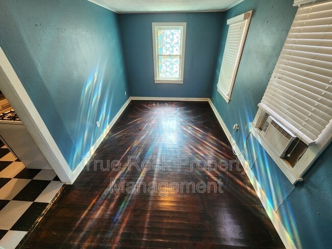 Photo - 511 E 14th St