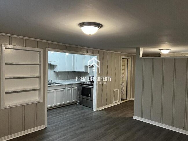 Photo - 1411 Highland Ave SE #B - HALF OFF FIRST M...