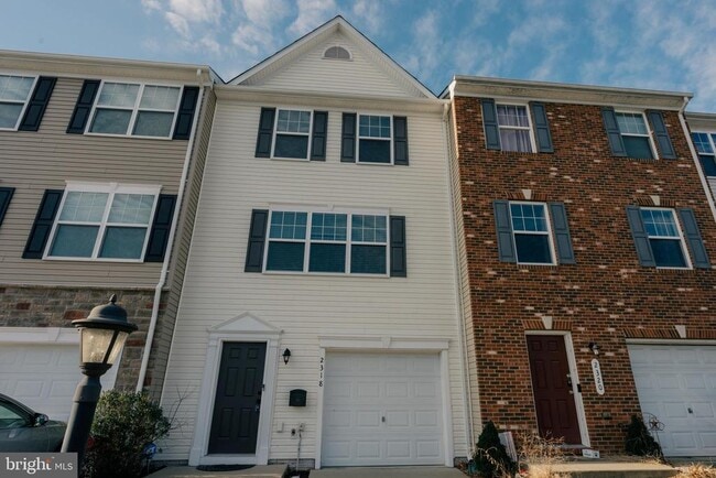 Building Photo - 2318 Drake Ln