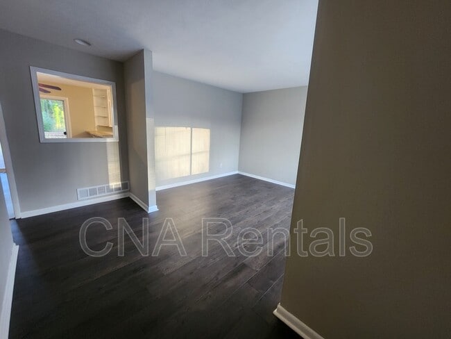 Photo - 3146 Vandiver Dr