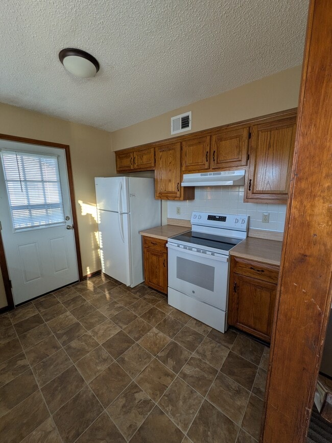 Photo - 16 NW Lakeview Blvd