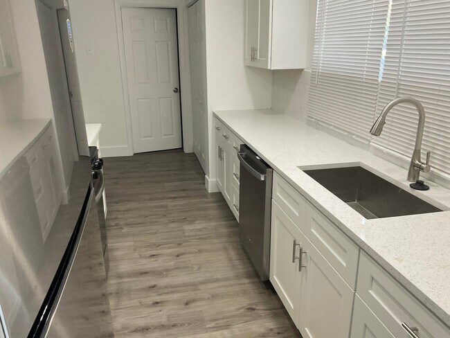 Photo - 5662 Parke Ave