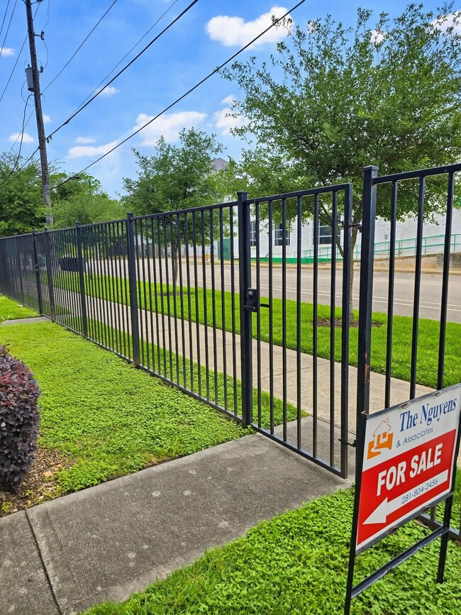 Photo - 2613 Hutchins St