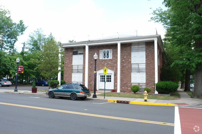 Rosewood Gardens - Rosewood Gardens Apartments