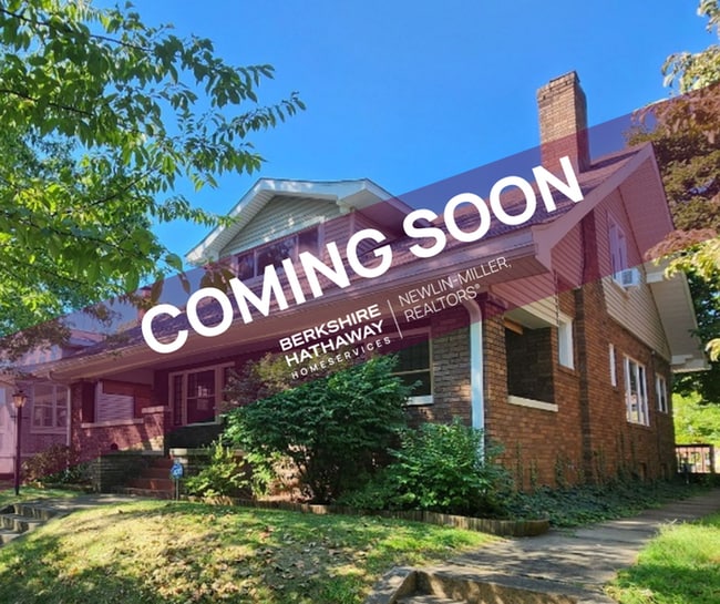 Building Photo - 3 Bedroom with Large Master Suite Upstairs...