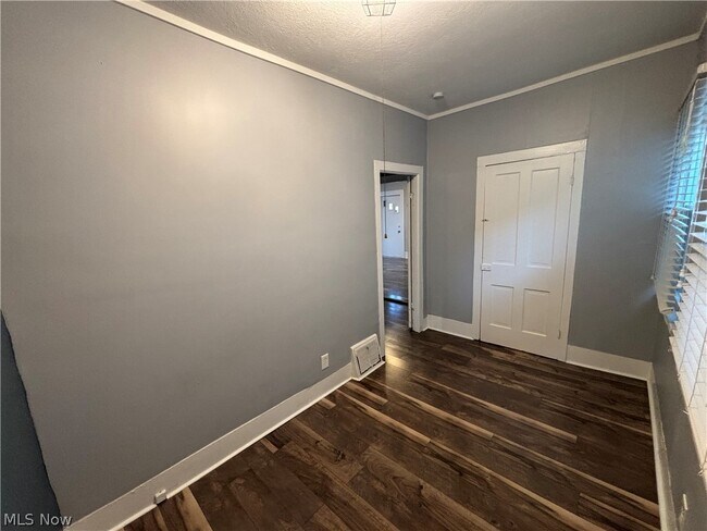 Photo - 4200 Whitman Ave Unidad DOWN