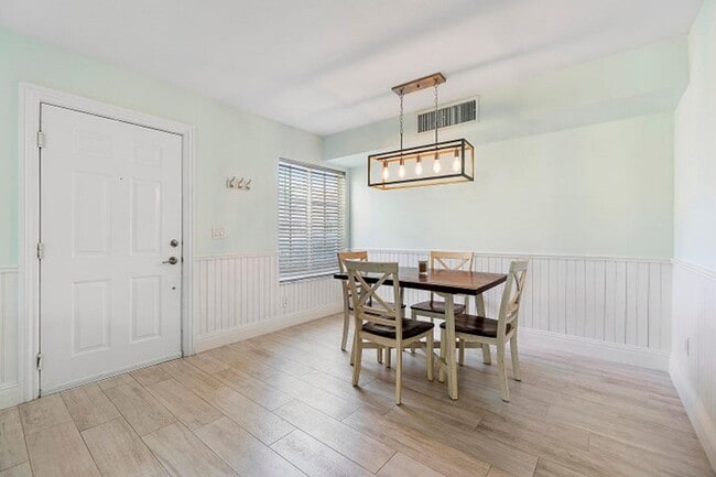 Photo - 123 Yacht Club Way