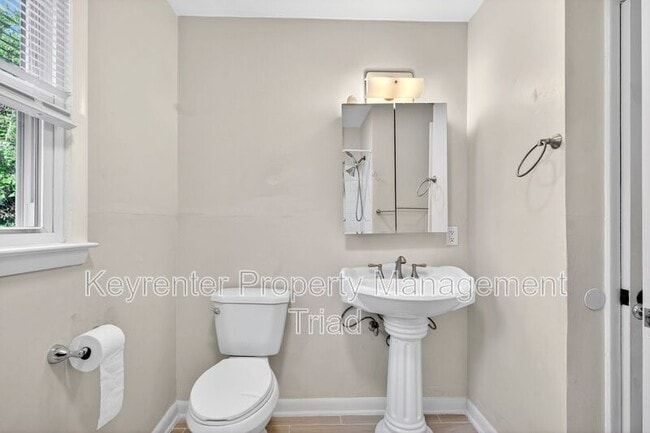 Photo - 1821 W Meadowview Rd