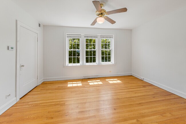 Photo - 3048 W Cornelia Ave Unit 2