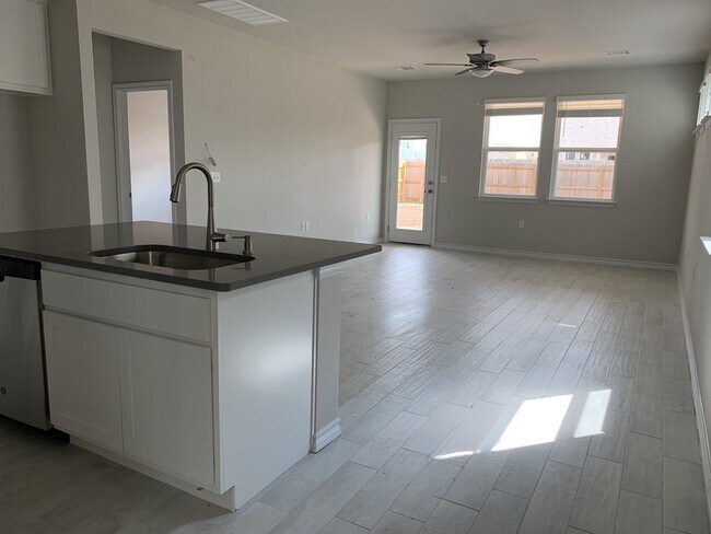 Photo - 1607 Adobe Walls Way