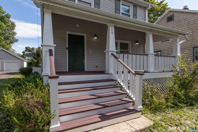 125 Oaklawn Ave