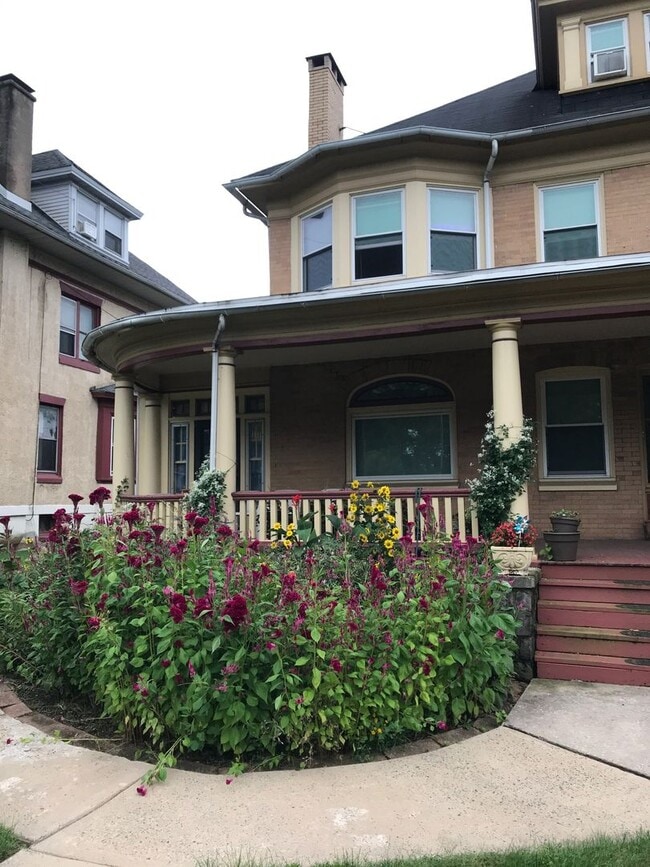 Photo - 1242 E High St Unit #2