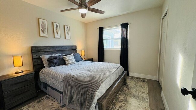 Photo - Spacious 4-bedroom 2-bathroom pool home