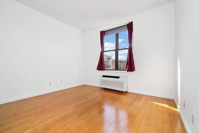 Photo - 504 W 136th St