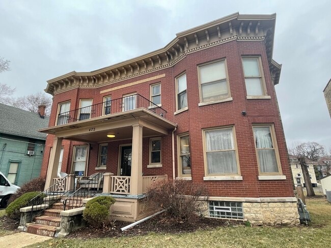 Building Photo - 472 E Chicago St Unit 3