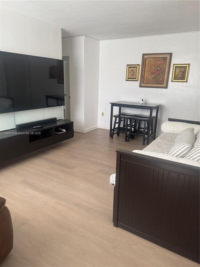 Photo - 713 Collins Ave Unidad 31