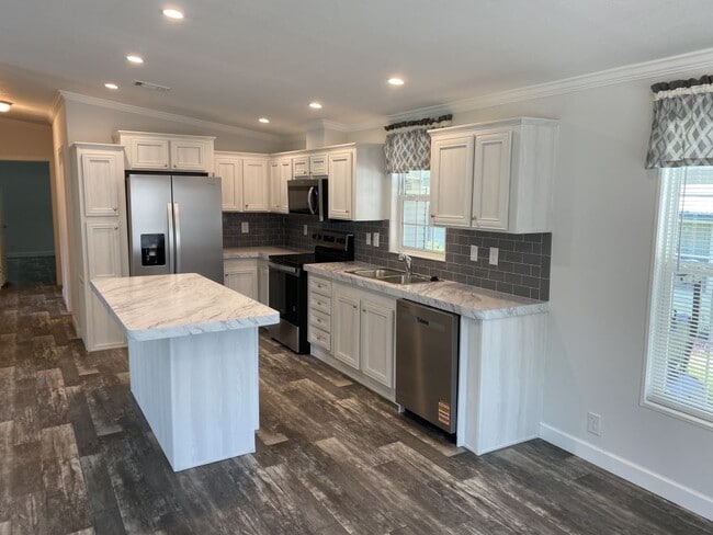 513 Old Colony Rd