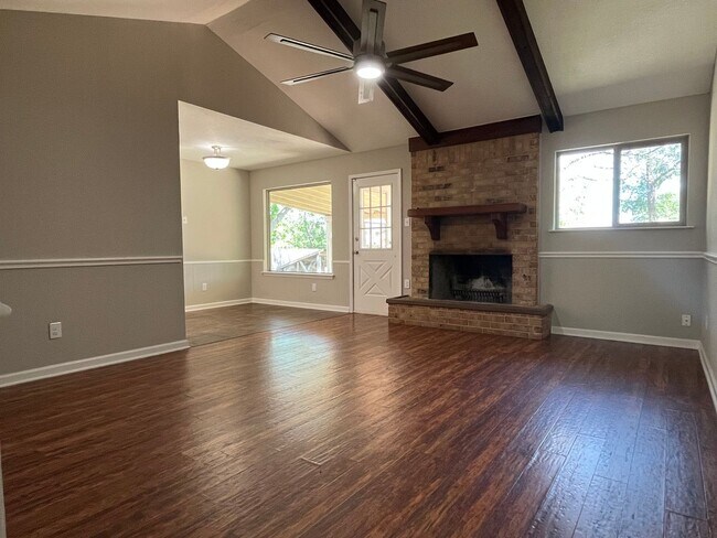 Photo - Great 3/2, Perfect Location