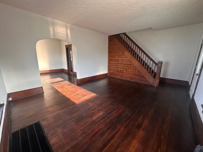 Photo - 913 Smith Ave SW