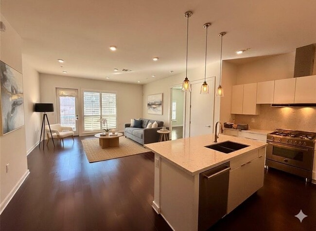 Building Photo - 207 W Johanna St Unit 208