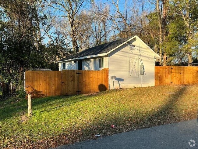 Building Photo - 301 42nd St Rental