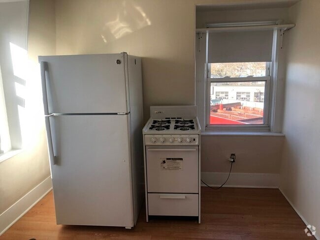 Building Photo - 10-12-12 Maple St Unit 7 Rental