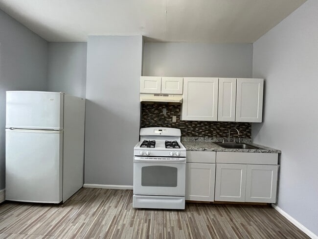 Building Photo - 134 Wilkinson Ave Unit 1