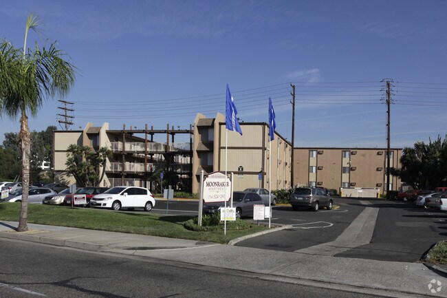 Moonraker Apartments - Moonraker Apartments