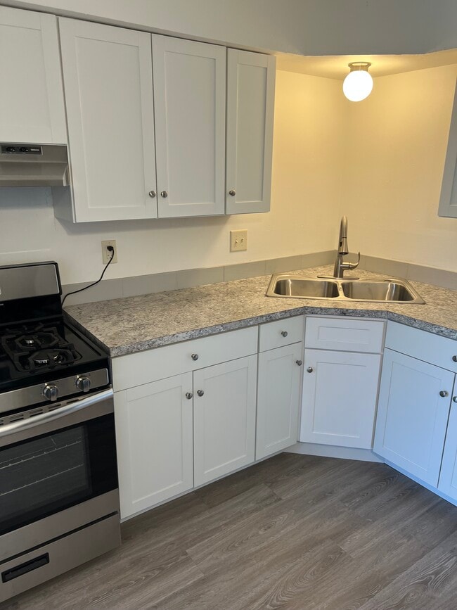 Building Photo - N113W15583 Francese Dr Unit 2 Rental